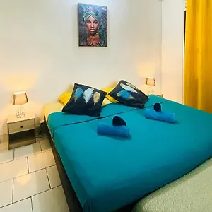 Hostel K-wan, Deshaies